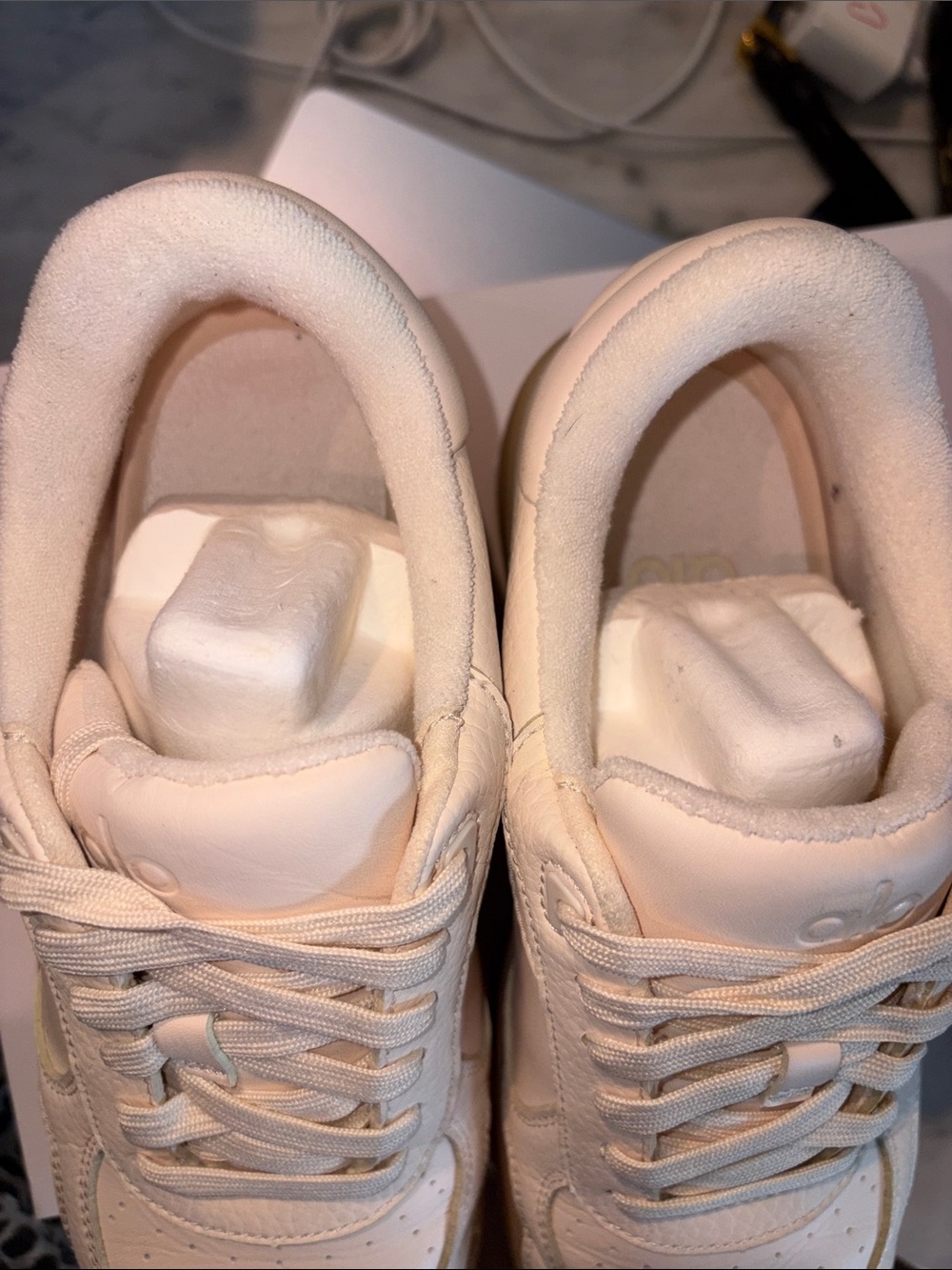 ALO Yoga Cream and Tan Platform Sneakers - Picture 5 of 5